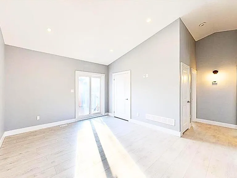 77 Godfrey Dr — Photo 14