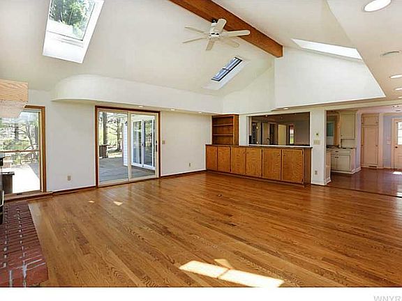 3rd image of 5 Cherry Tree Ln