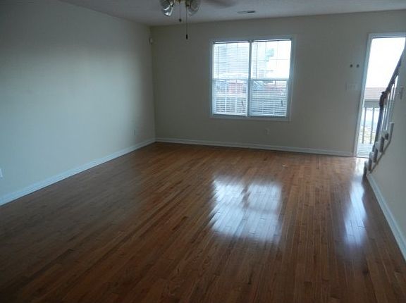 4th image of 117 Glenstone Ct