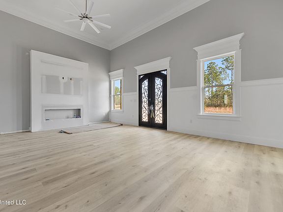4th image of 10893 Georgian Way