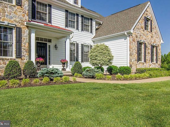 4th image of 110 Galvin Cir