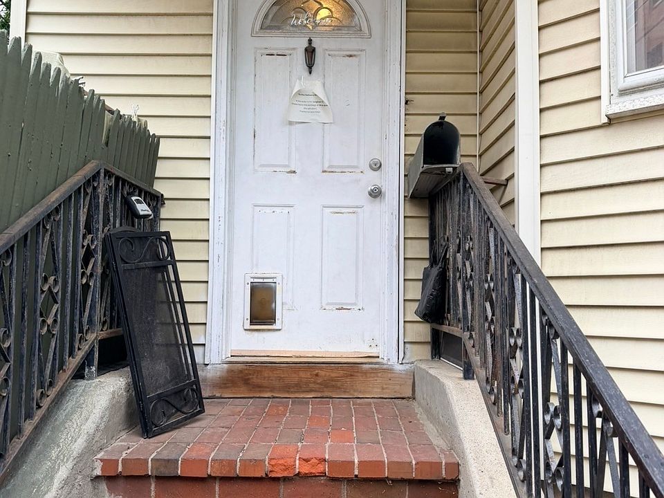 2nd image of 30 Blaine St