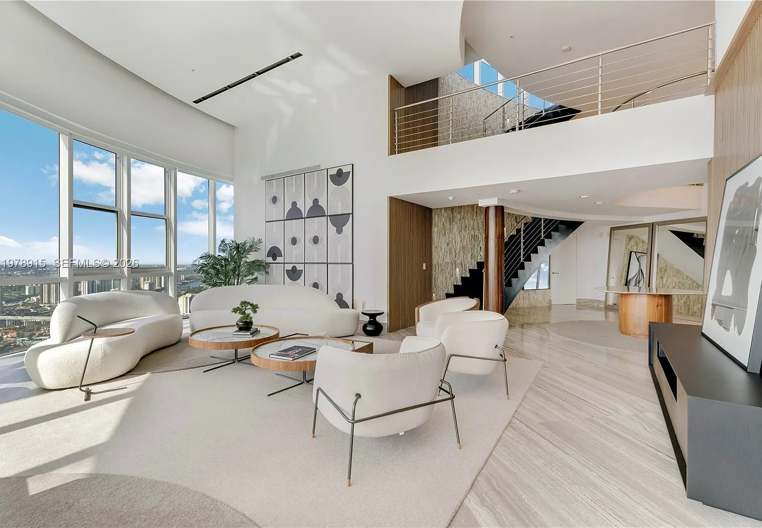 Trump Royale Condo — Photo 4