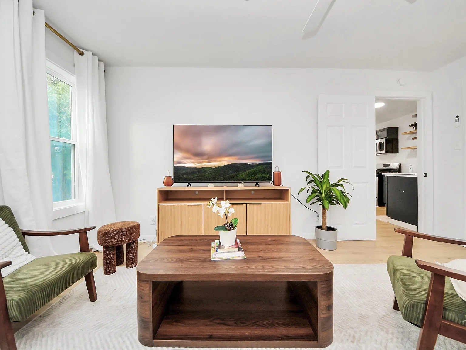 2 bed, 800 sqft, $1,779 — Photo 2
