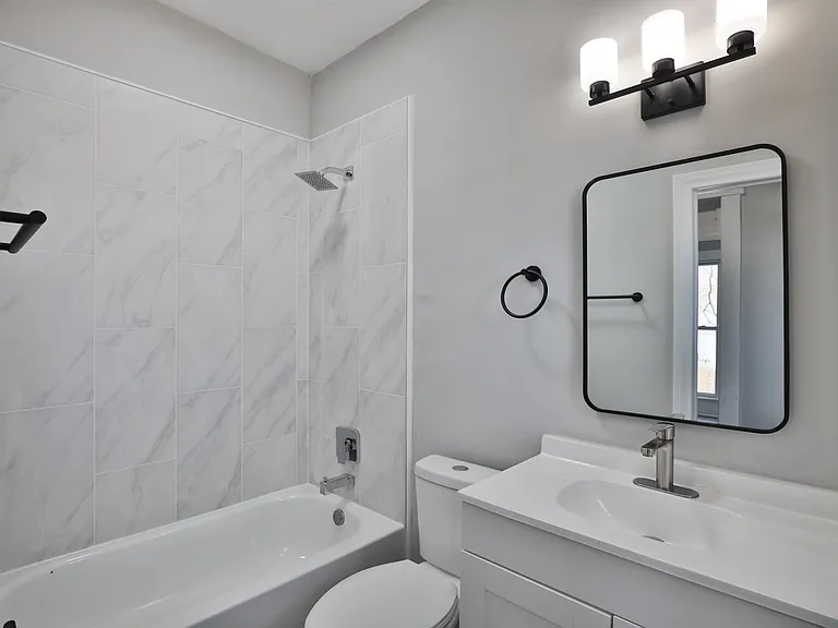 528 W High St — Photo 17