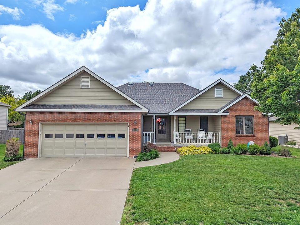 1st image of 118 S Presley Dr