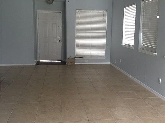 3rd image of 4853 Woodstock Dr
