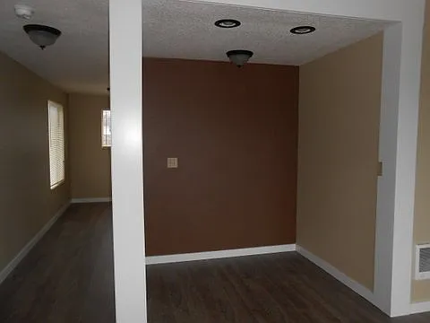 410 SW Fall St — Photo 42