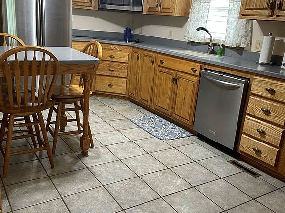 5th image of 114 Fairdale Rd