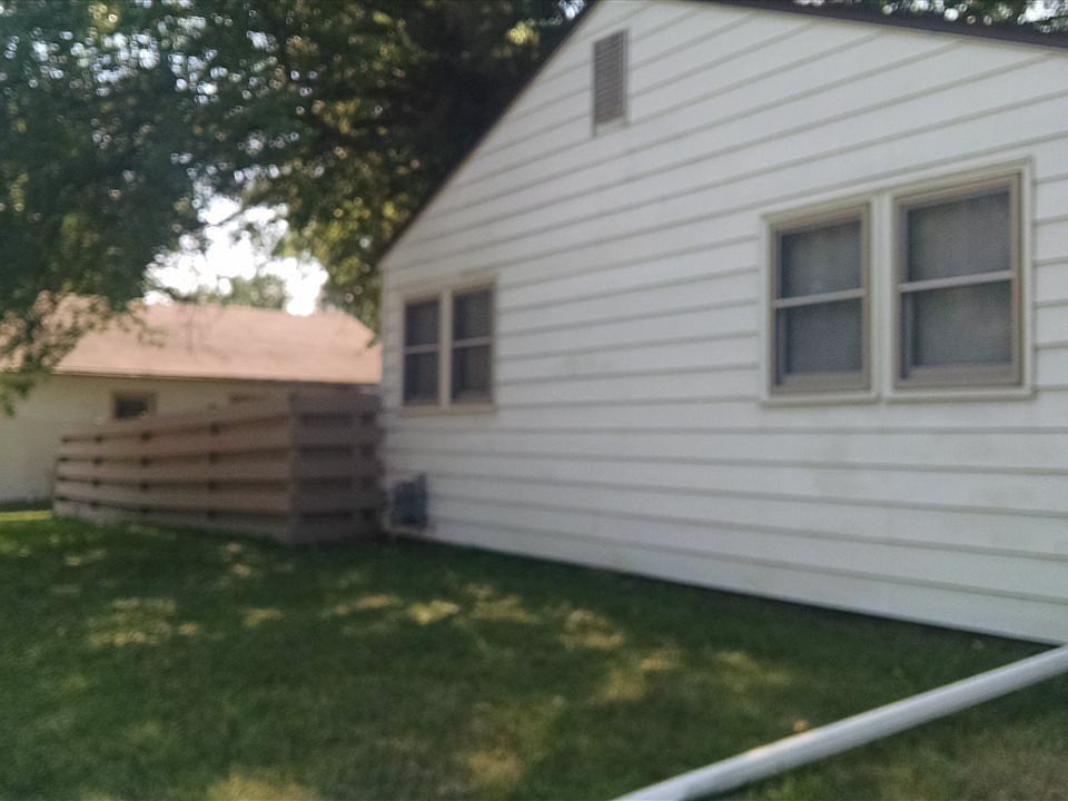 2nd image of 822 N 15th St