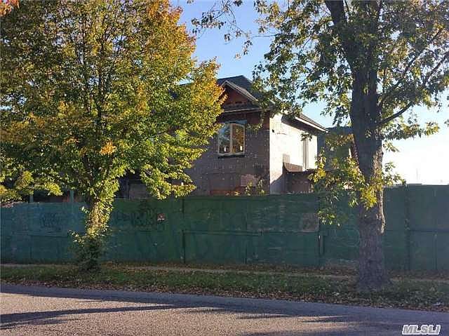 2nd image of 1405 Totten St
