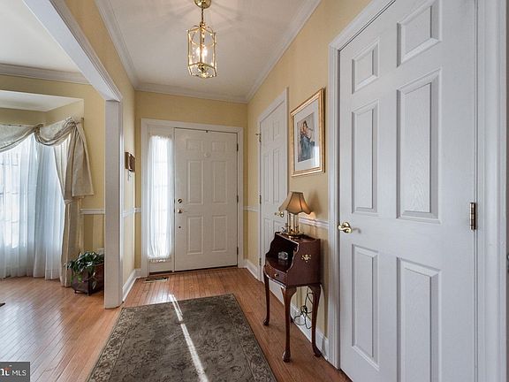 3rd image of 1006 Belmont Ln