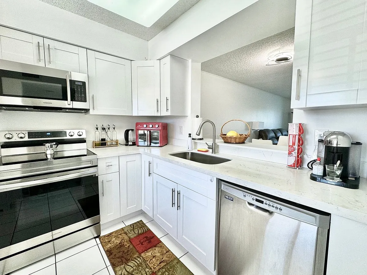 Building Photo - 6193 Pointe Regal Cir #304