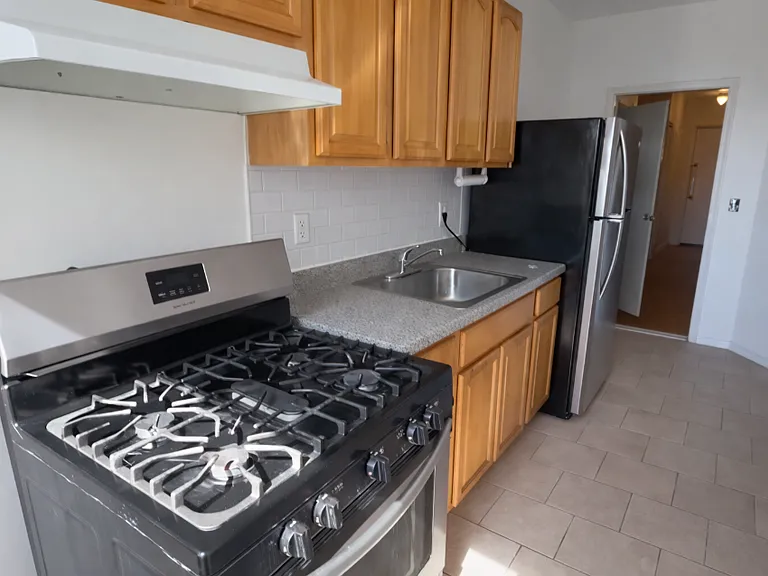 975 Walton Ave #3HS — Photo 2