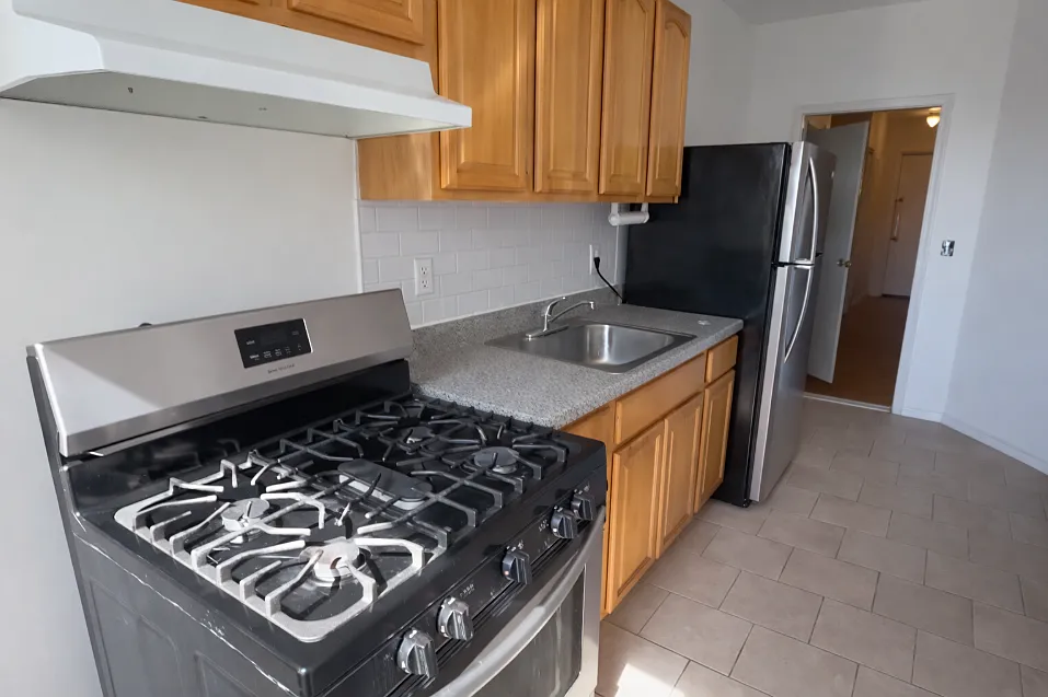 Building Photo - 975 Walton Ave #3HS