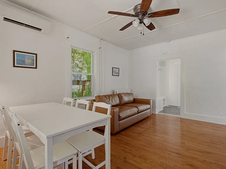 21 Clinton Ave — Photo 9