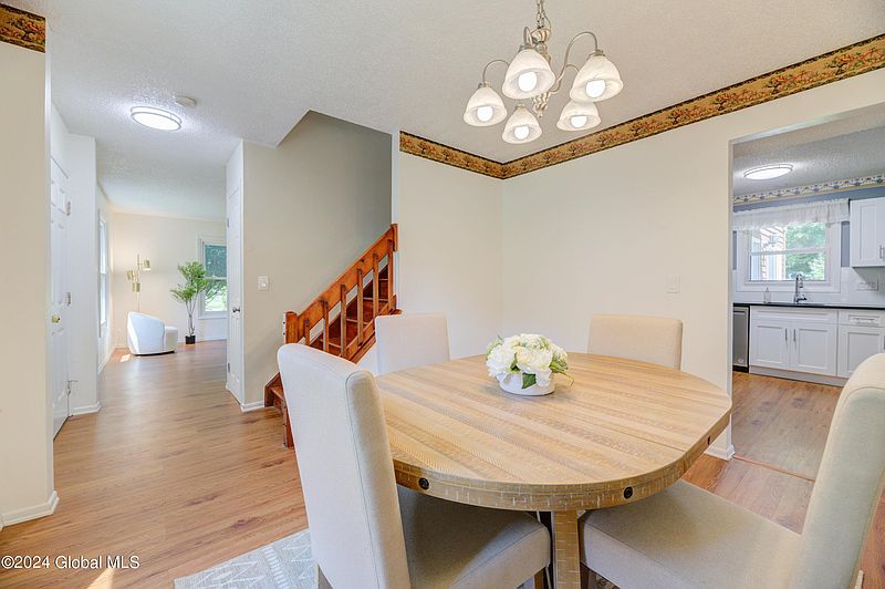 5th image of 401 Greenhill Court