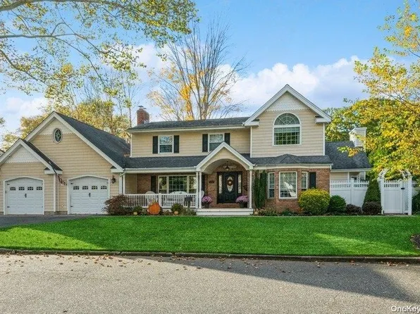 7 Porterfield Court, Melville, NY 11747