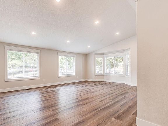 4th image of 1109 SE 191st Ave