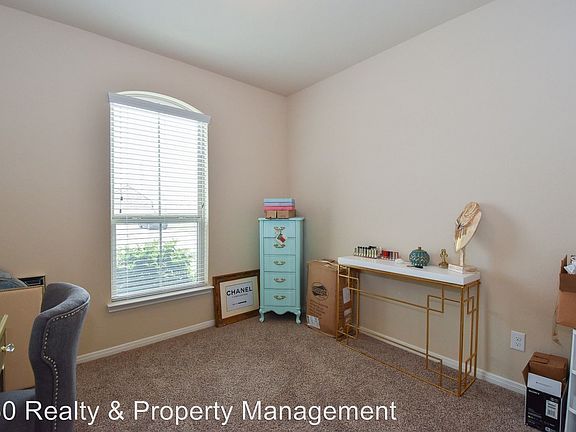 4th image of 299 Kendall Crest Dr