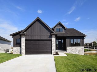 9902 S 180 Avenue Cir, Omaha, NE 68136