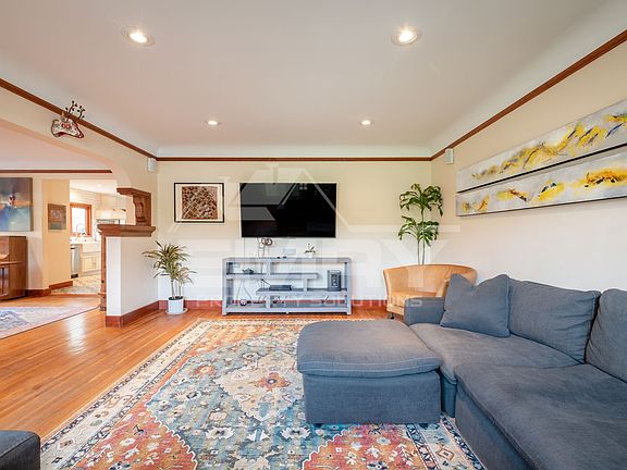 3rd image of 4326 Victoria Park Pl #1