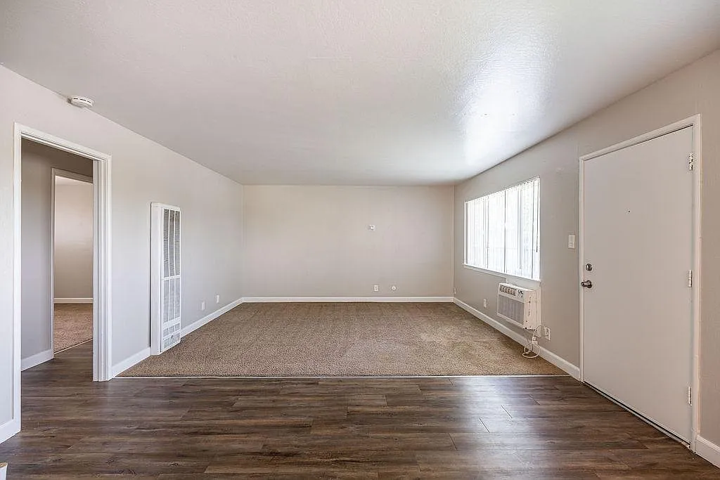 Rosewood Gardens Apartments — Photo 4