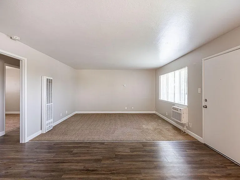 Rosewood Gardens Apartments — Photo 4
