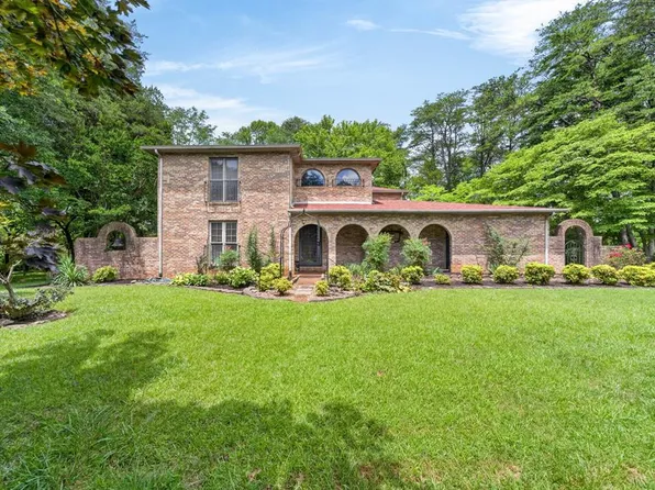 1738 Heathrow Dr, Cookeville, TN 38506