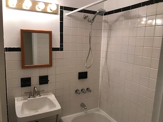 Rented by Bravestream Realty Corp. | media 19