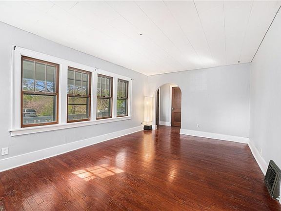5th image of 2805 Doniphan Ave