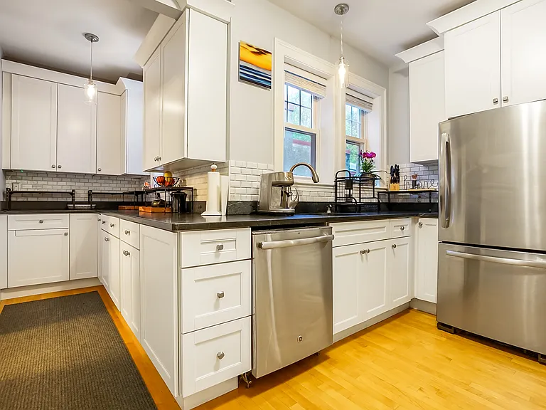 569 Franklin St #6 — Photo 16