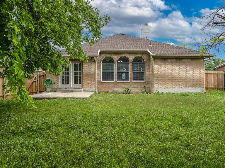 8214 Cornerwood Dr — Photo 38