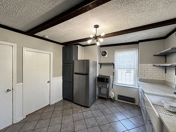 4th image of 203 3rd St