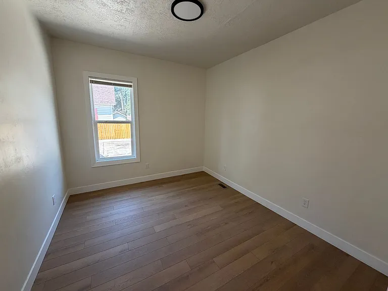 660 E. 23rd St. — Photo 19