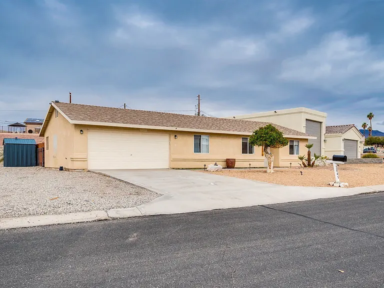 2845 Winterhaven Dr — Photo 3
