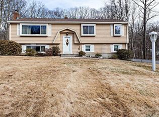 118 Capitol Dr, Shelton, CT 06484