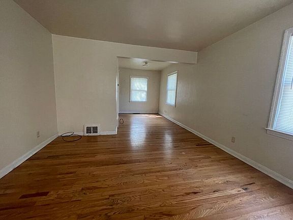 3rd image of 1822 S Vermont Ave Unit 8
