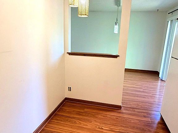 3rd image of 4567 Horizon Cir