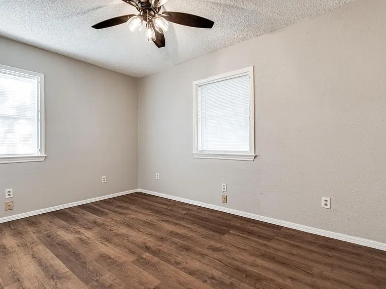 525 Harvard Dr — Photo 16