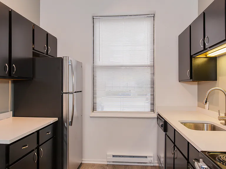 729 W Cornelia Ave #2 — Photo 6