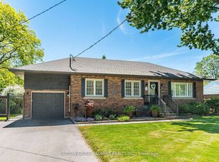 2084 Edinburgh Dr, Burlington, ON L7R 2C9