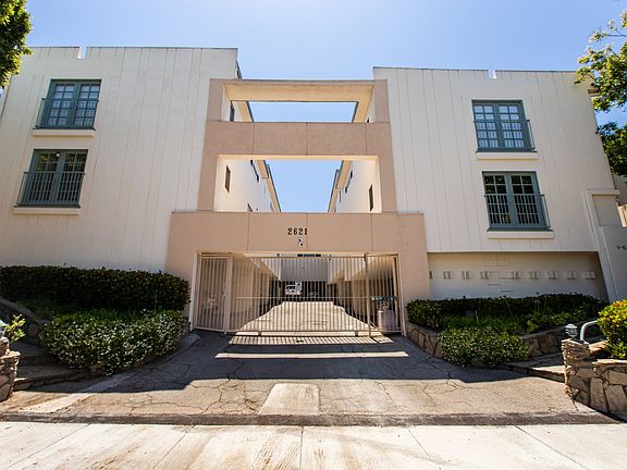 4th image of 2621 S Centinela Ave #18