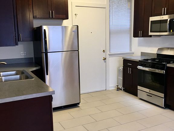 2nd image of 3155 N Hudson Ave APT A2
