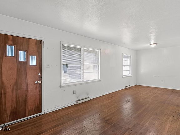 2nd image of 1936 Ventura Dr