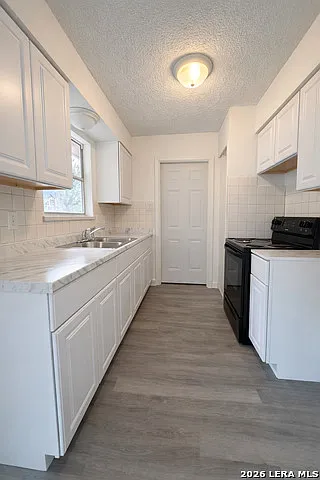 324 Deborah Dr — Photo 3