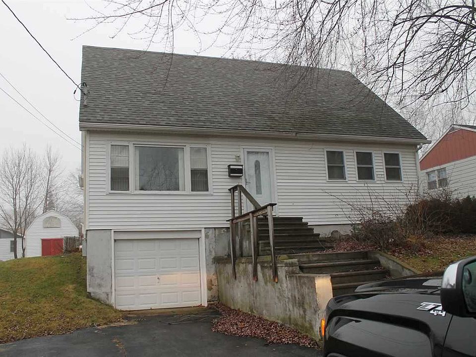 1st image of 9 Sherwood Dr