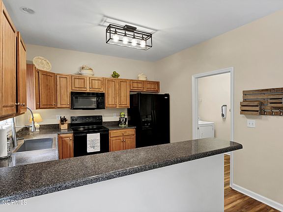 3rd image of 128 Emerald Ridge Dr