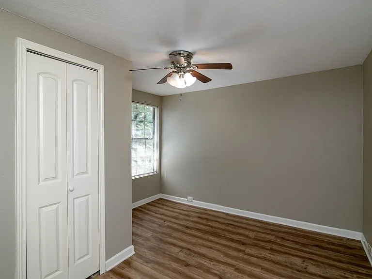 207 Hackberry St — Photo 11