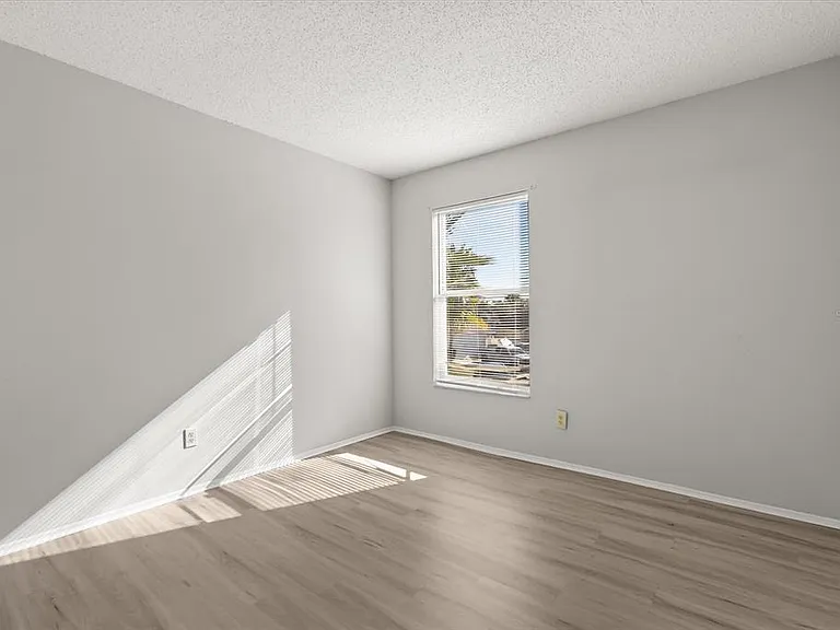 2612 Brookshire Ct — Photo 21